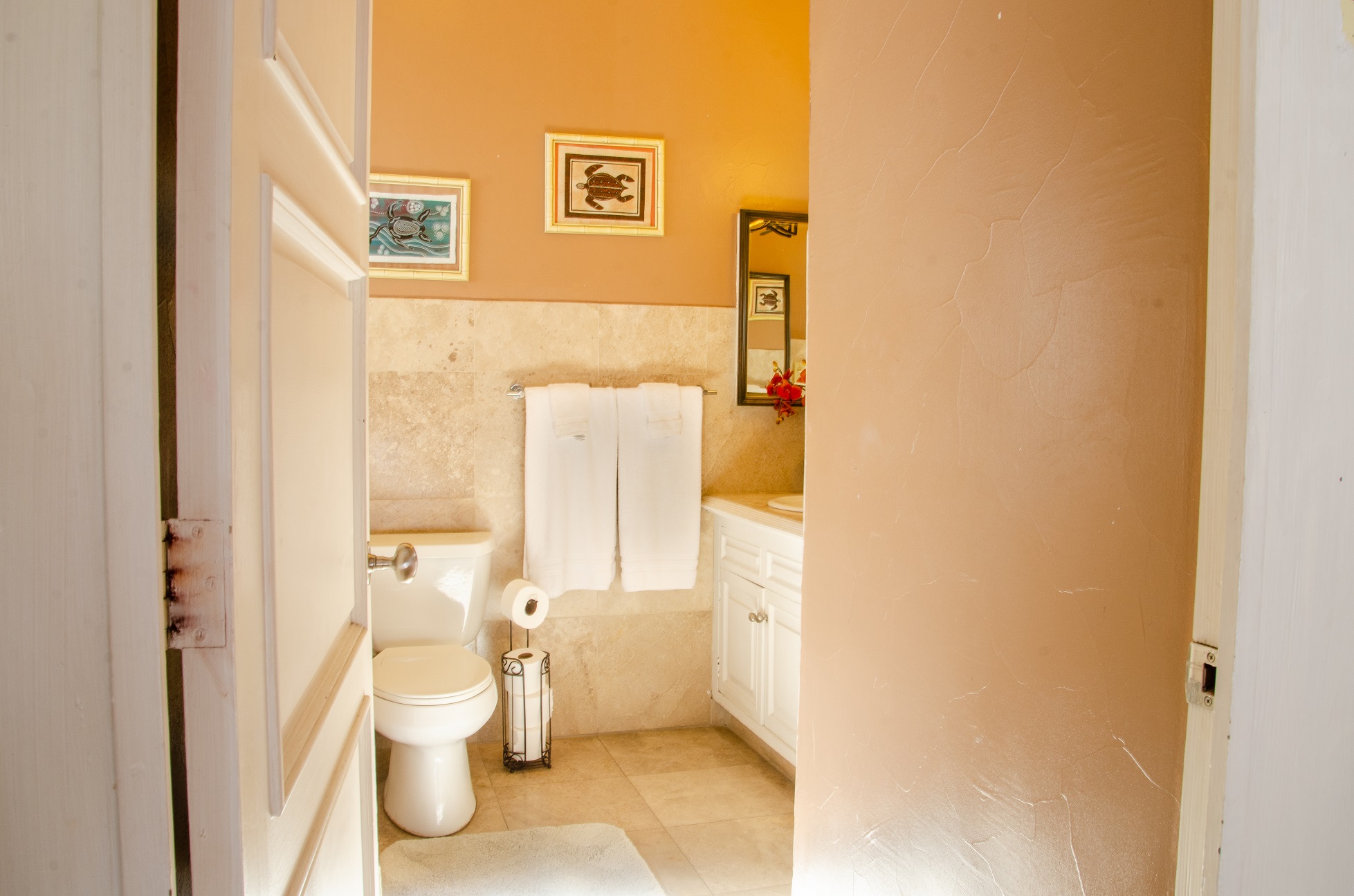 las-gaviotas-rental-casa-bahiti-upstairs-master-bath.jpg