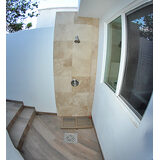 club-marena-villa7-outdoor-shower