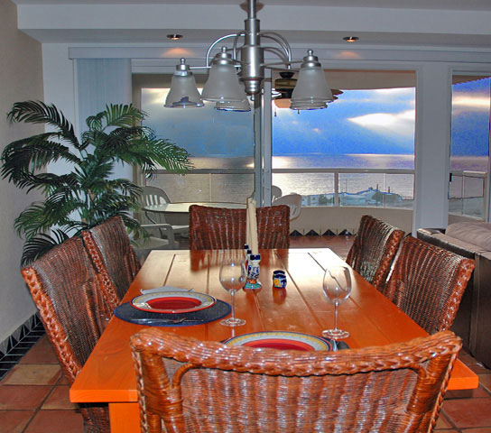 Rosarito-La-Jolla-del-Mar-Zaphiro-607-dining.jpg