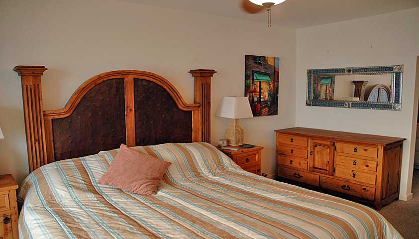 Rosarito-La-Jolla-del-Mar-Zaphiro-607-master-bedroom.jpg