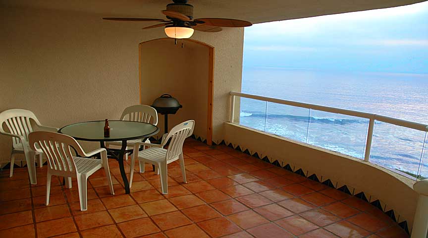 Rosarito-La-Jolla-del-Mar-Zaphiro-607-patio.jpg